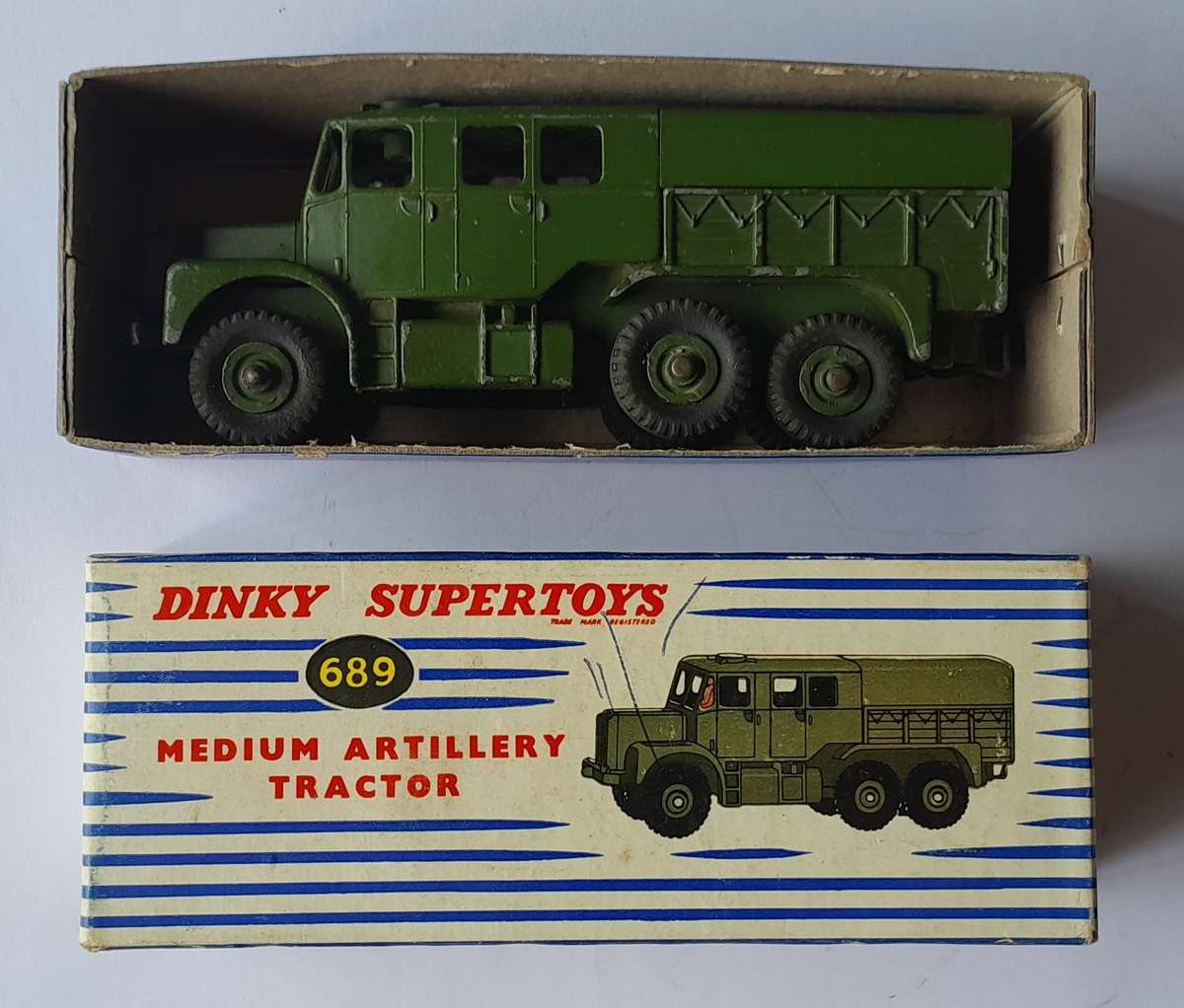 Dinky Toys 689 Medium Artillery Tractor In Original Box. 13.5cm.