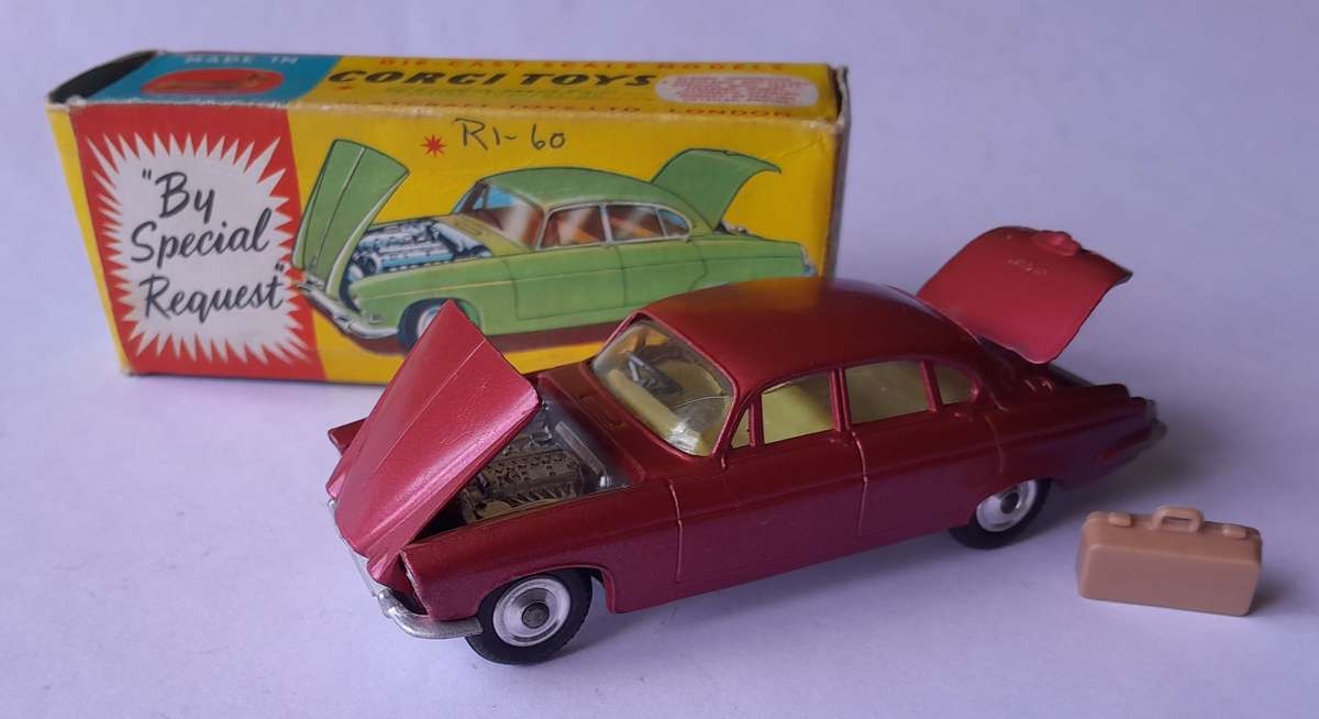 Corgi Toys 238 Jaguar Mk X Saloon In Original Box. 11.5cm.