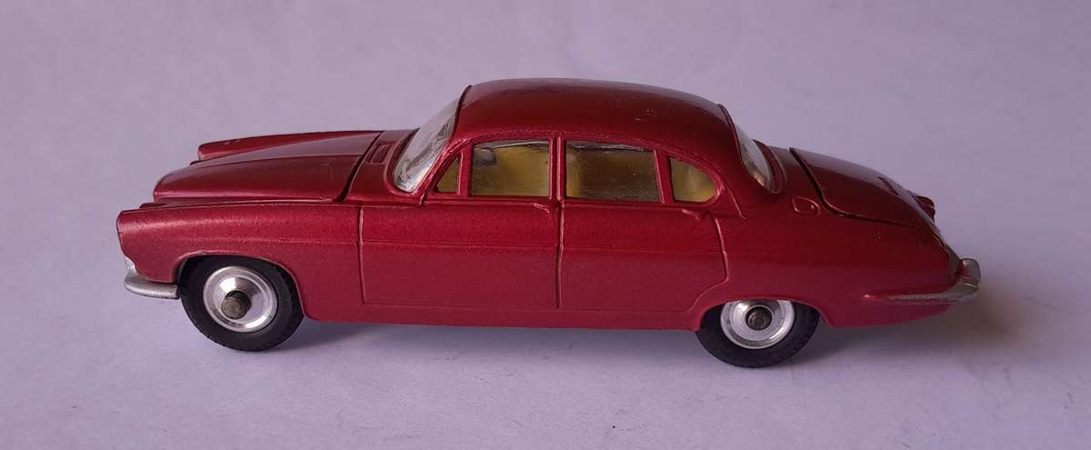Corgi Toys 238 Jaguar Mk X Saloon In Original Box. 11.5cm.