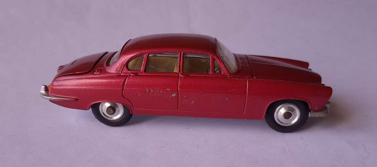 Corgi Toys 238 Jaguar Mk X Saloon In Original Box. 11.5cm.