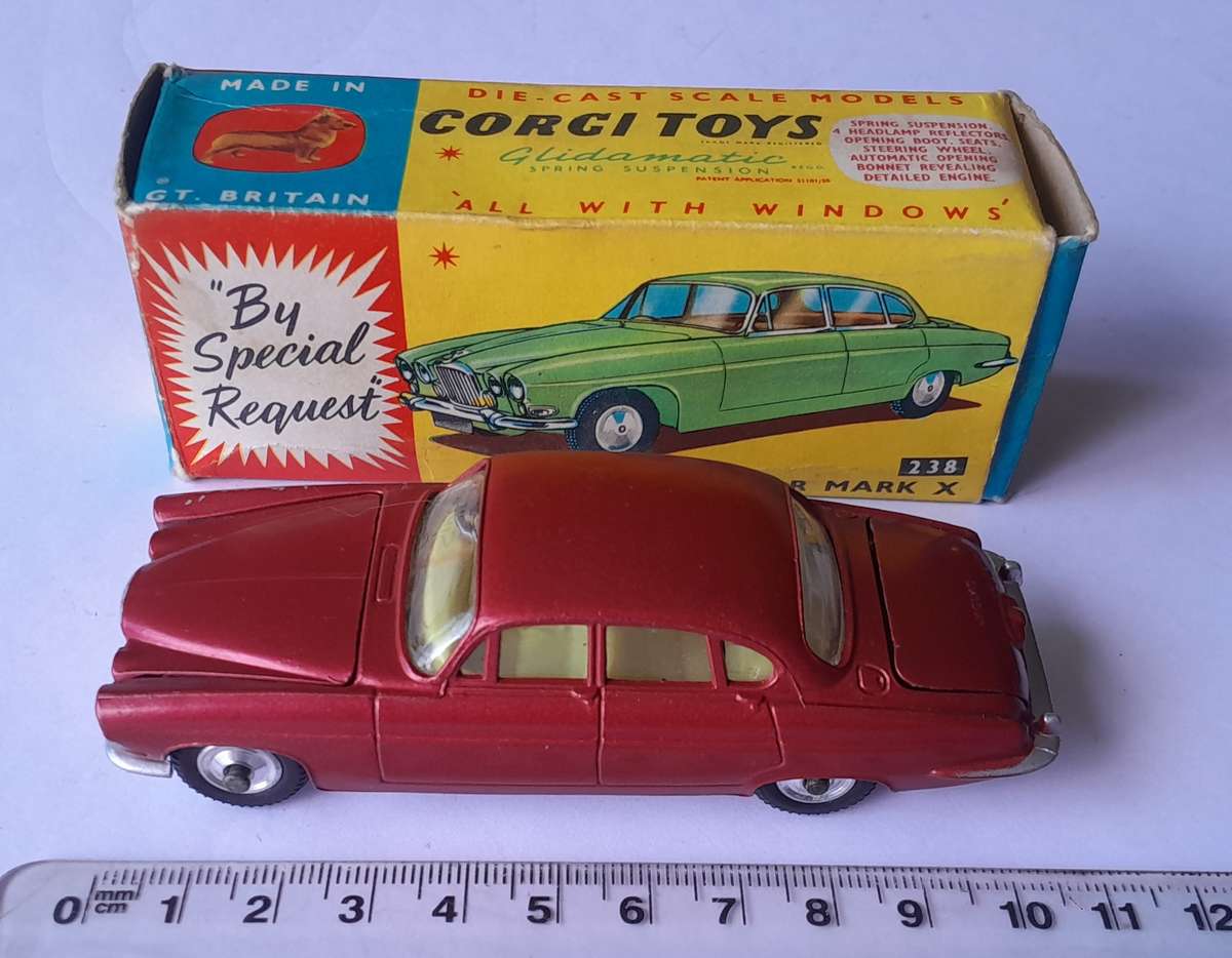 Corgi Toys 238 Jaguar Mk X Saloon In Original Box. 11.5cm.