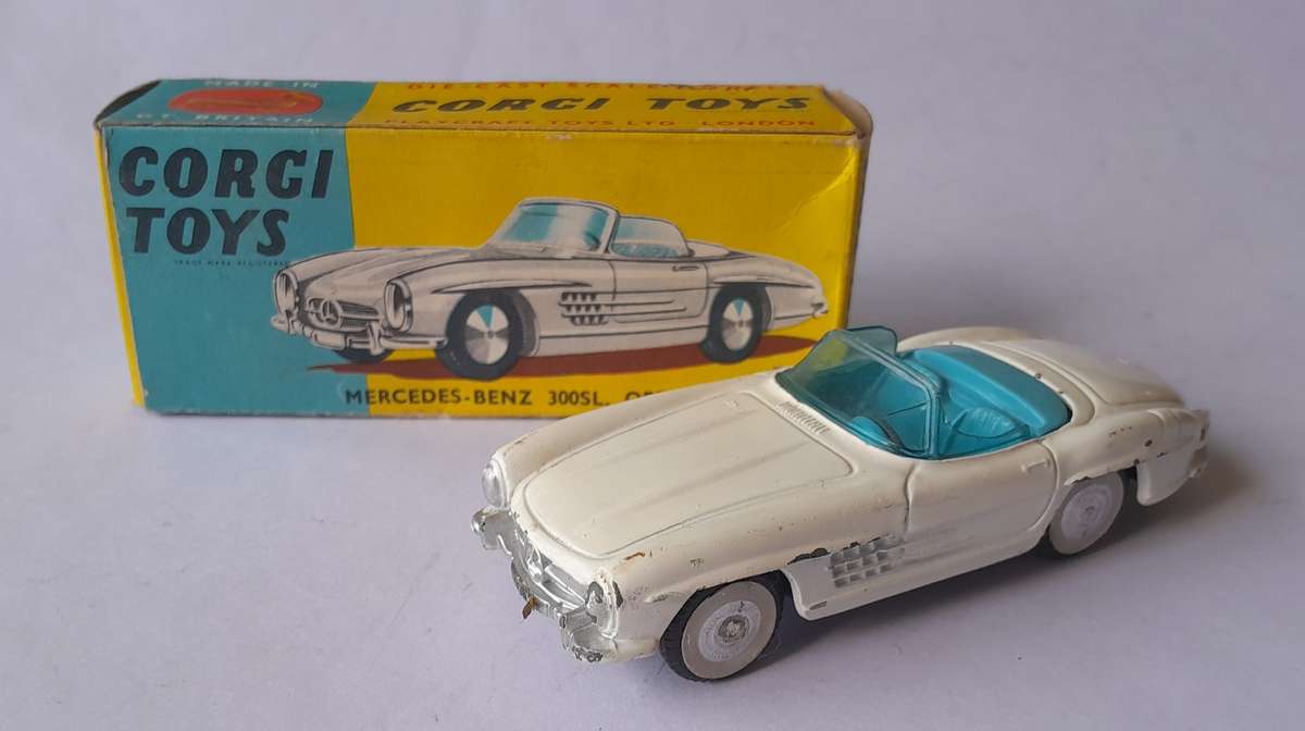 Corgi Toys 303S Mercedes 300SL Roadster In Original Box. 9.5cm.