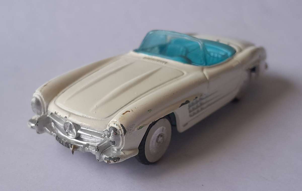 Corgi Toys 303S Mercedes 300SL Roadster In Original Box. 9.5cm.