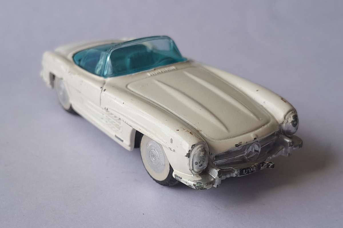 Corgi Toys 303S Mercedes 300SL Roadster In Original Box. 9.5cm.