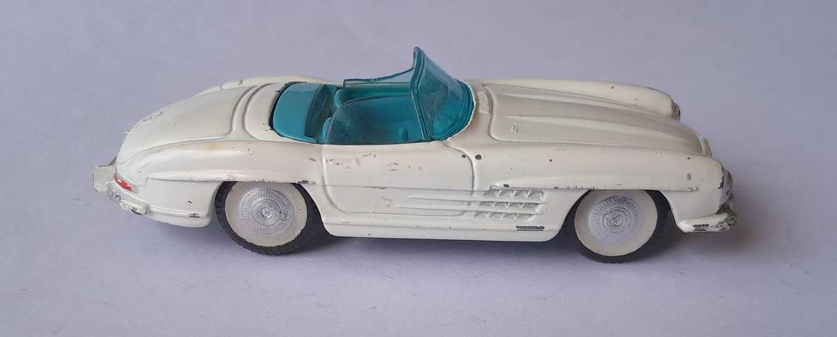 Corgi Toys 303S Mercedes 300SL Roadster In Original Box. 9.5cm.