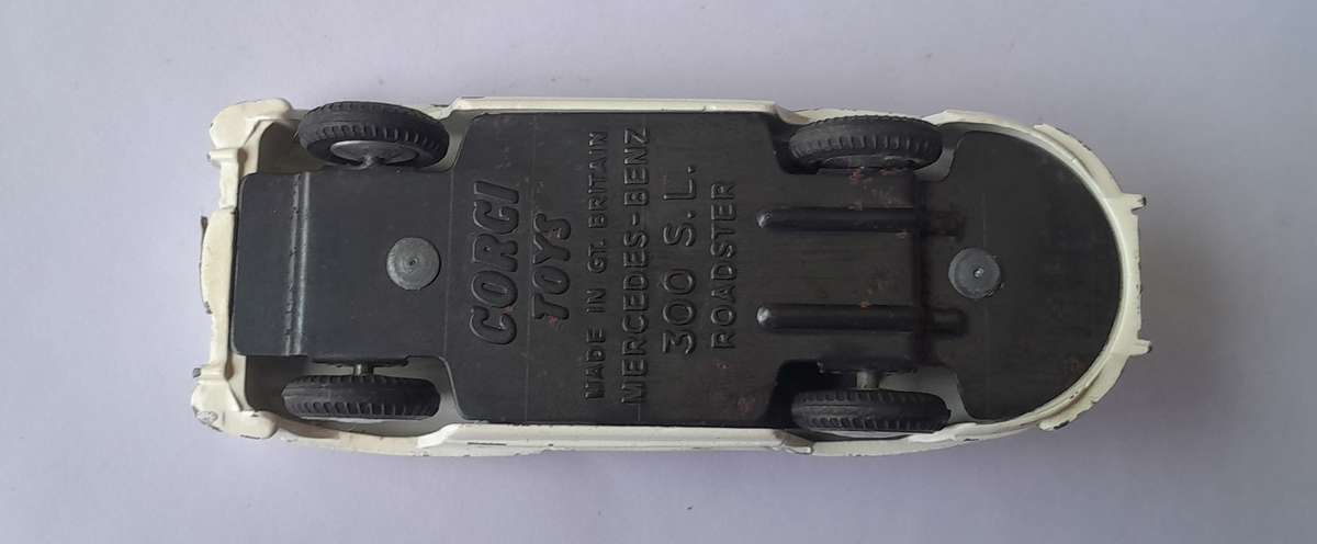 Corgi Toys 303S Mercedes 300SL Roadster In Original Box. 9.5cm.