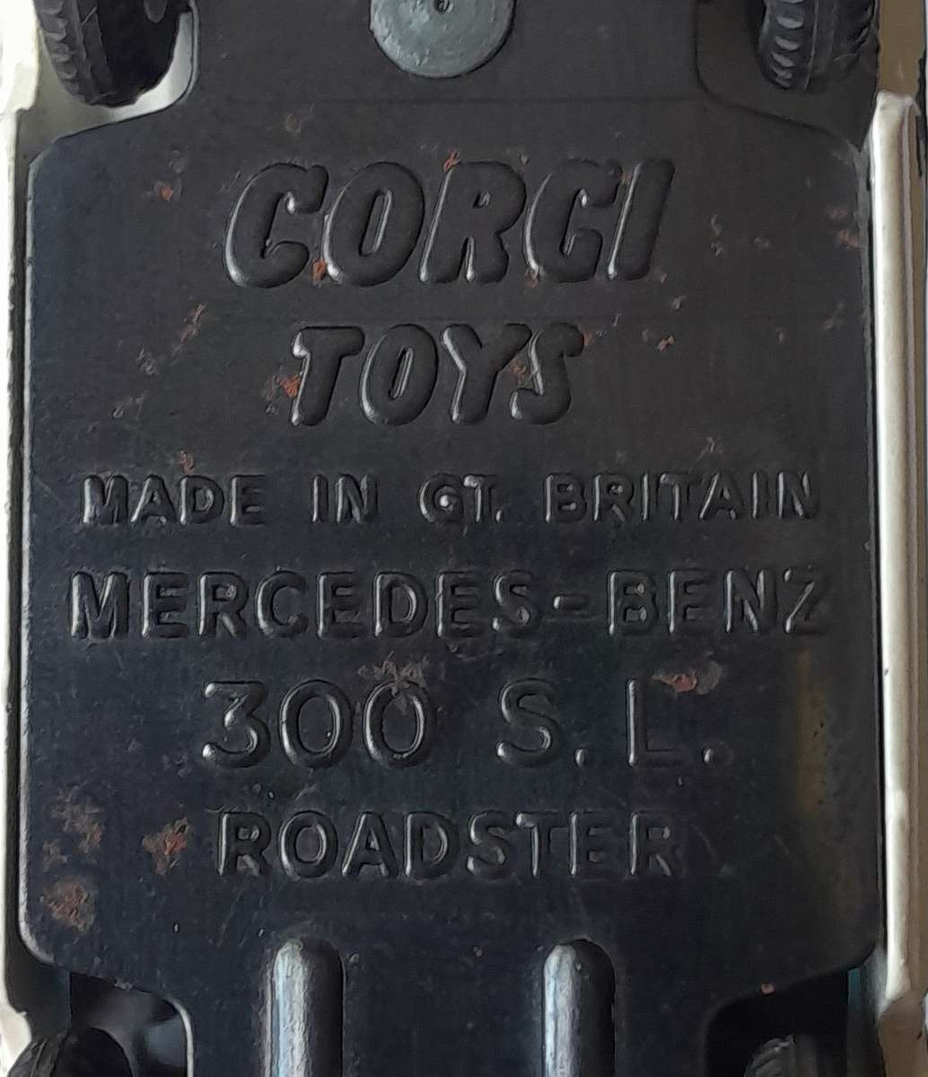 Corgi Toys 303S Mercedes 300SL Roadster In Original Box. 9.5cm.