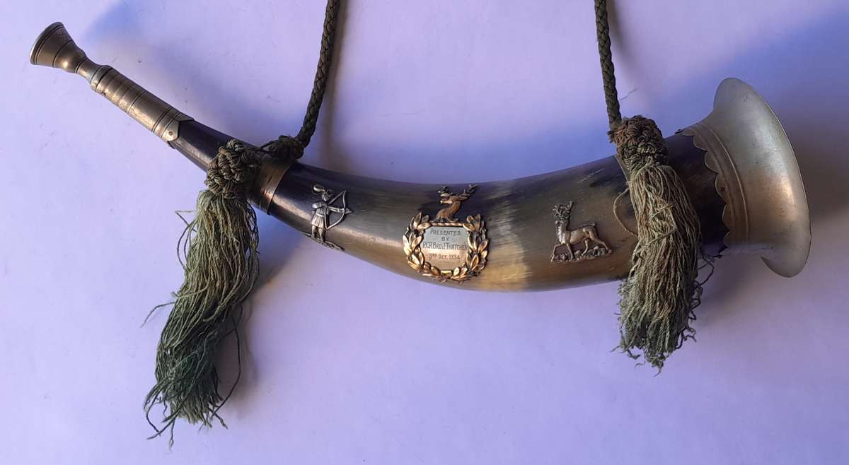 Antique Horn And Silver Plated Hunting Horn. Dated 1934. Length : 34 cm.