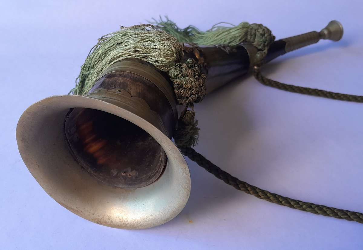Antique Horn And Silver Plated Hunting Horn. Dated 1934. Length : 34 cm.