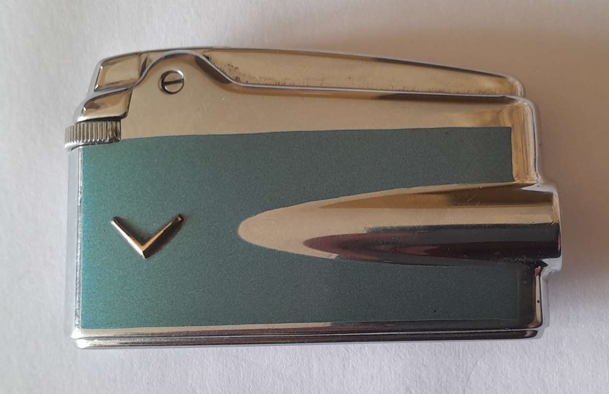 1950's Ronson Varaflame Lighter (Mint Condition) In Original Case. Superb Design.