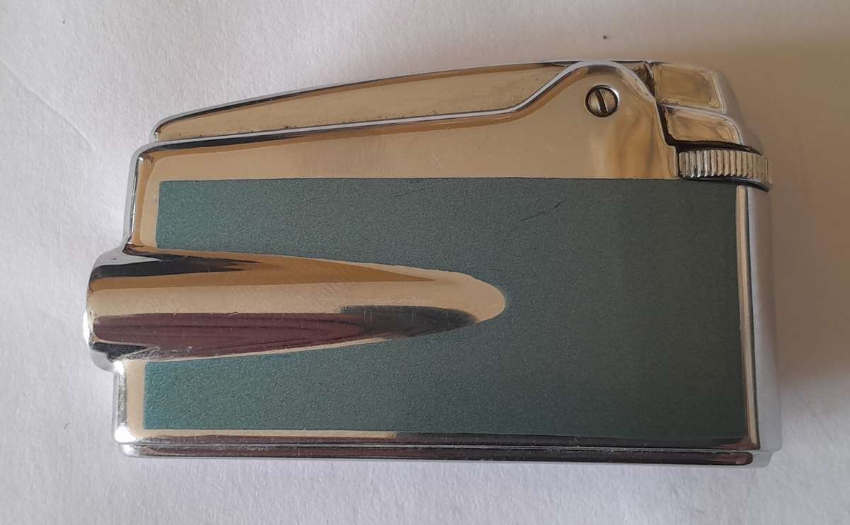 1950's Ronson Varaflame Lighter (Mint Condition) In Original Case. Superb Design.