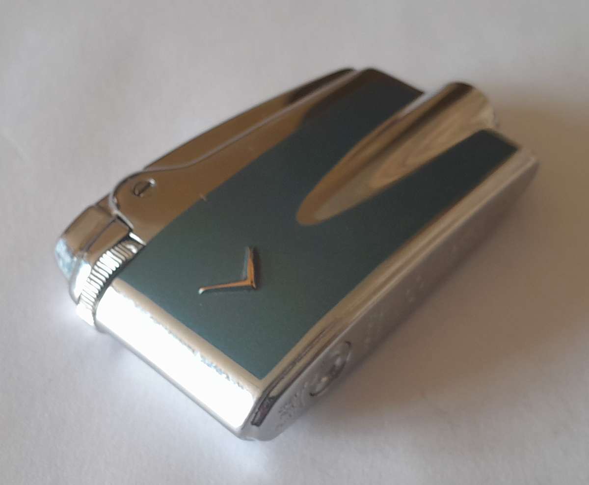 1950's Ronson Varaflame Lighter (Mint Condition) In Original Case. Superb Design.