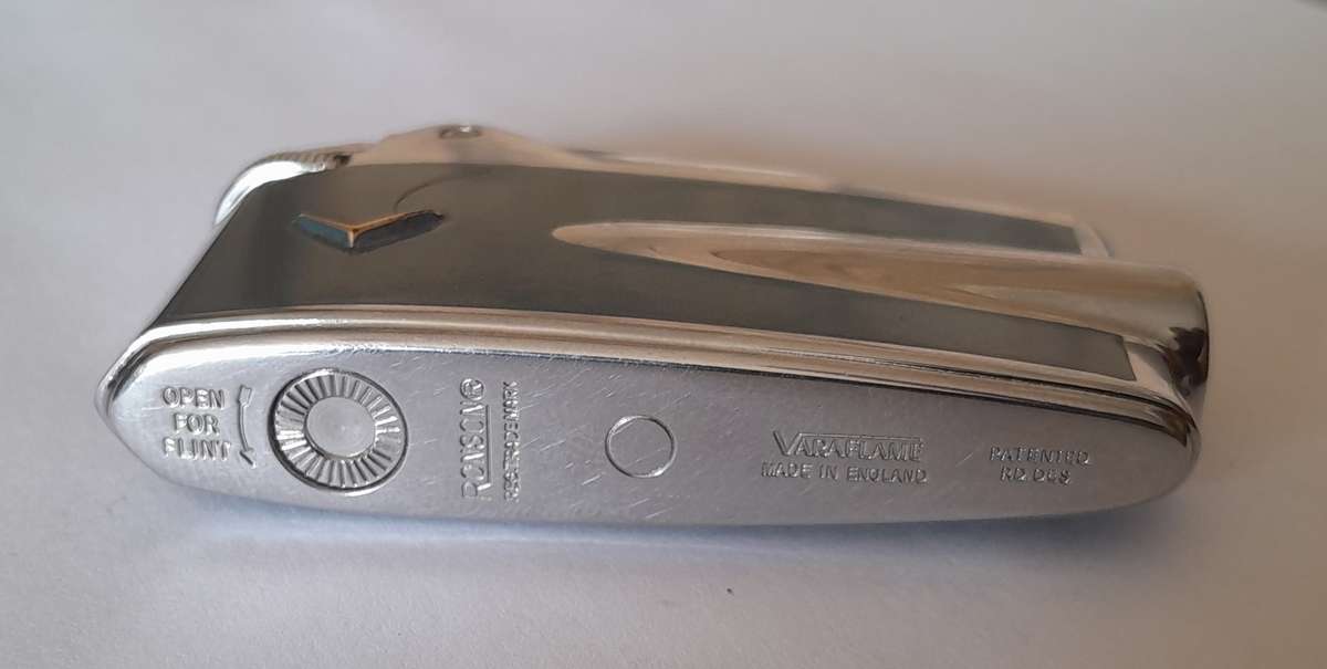 1950's Ronson Varaflame Lighter (Mint Condition) In Original Case. Superb Design.