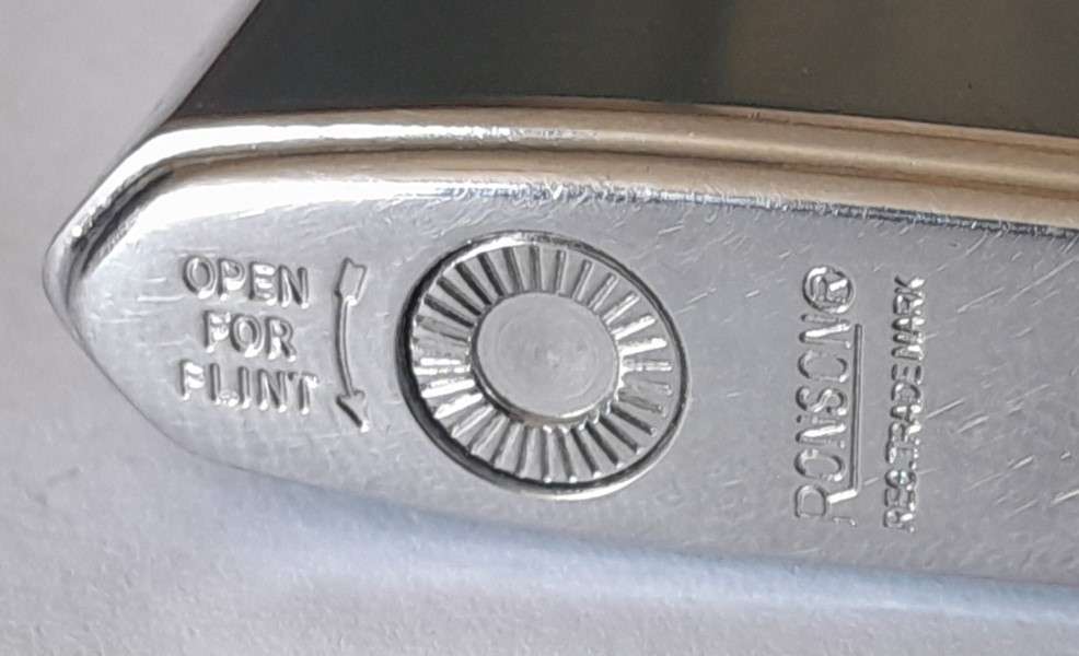 1950's Ronson Varaflame Lighter (Mint Condition) In Original Case. Superb Design.