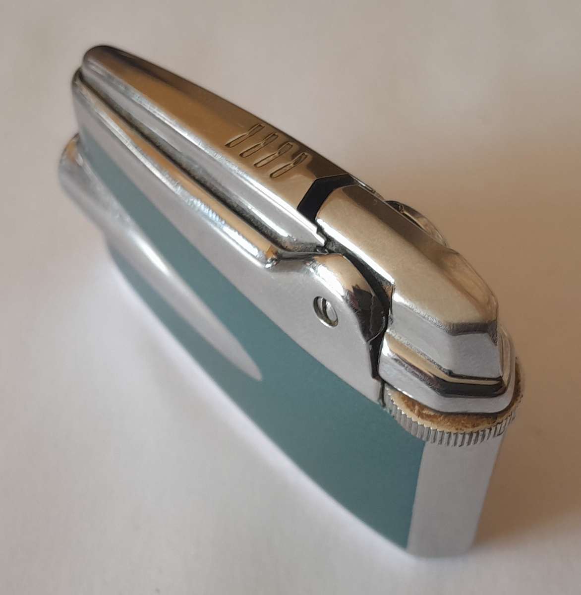 1950's Ronson Varaflame Lighter (Mint Condition) In Original Case. Superb Design.