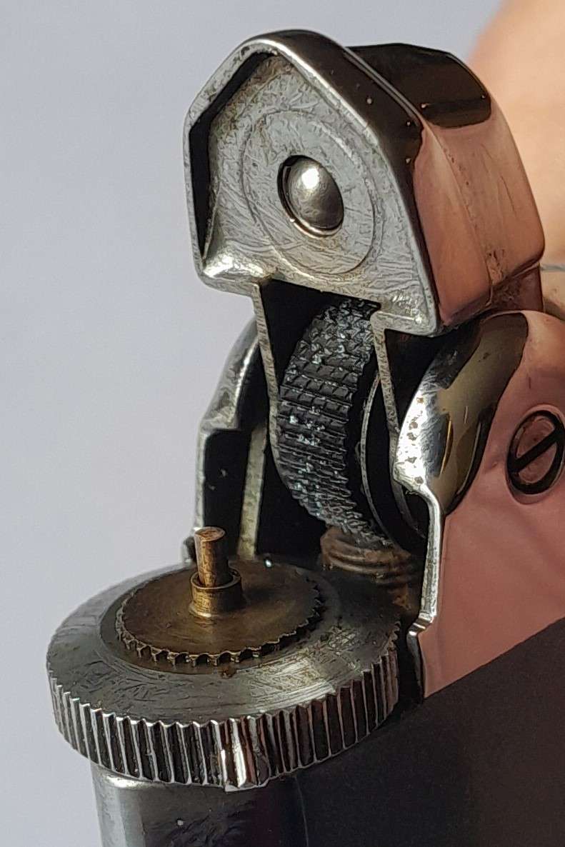 1950's Ronson Varaflame Lighter (Mint Condition) In Original Case. Superb Design.