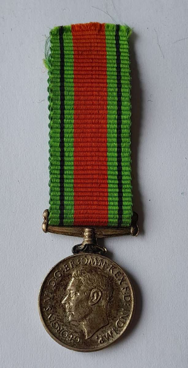 WW2  Miniature Defence Medal.