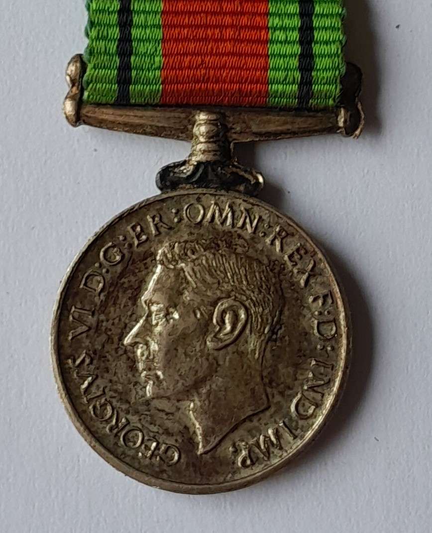 WW2  Miniature Defence Medal.