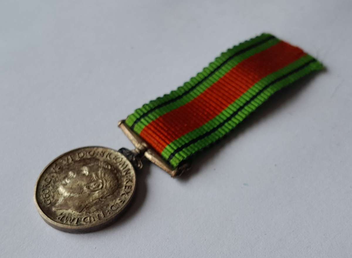 WW2  Miniature Defence Medal.