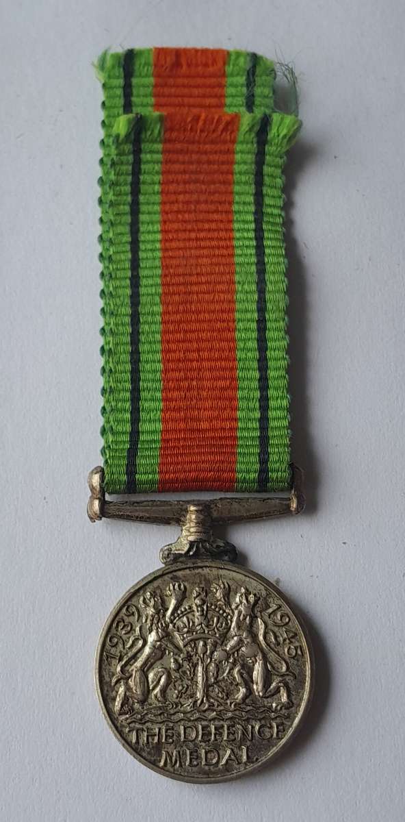 WW2  Miniature Defence Medal.