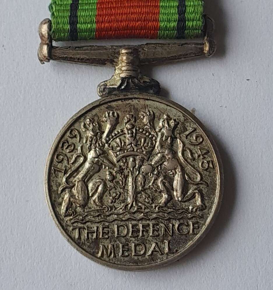 WW2  Miniature Defence Medal.