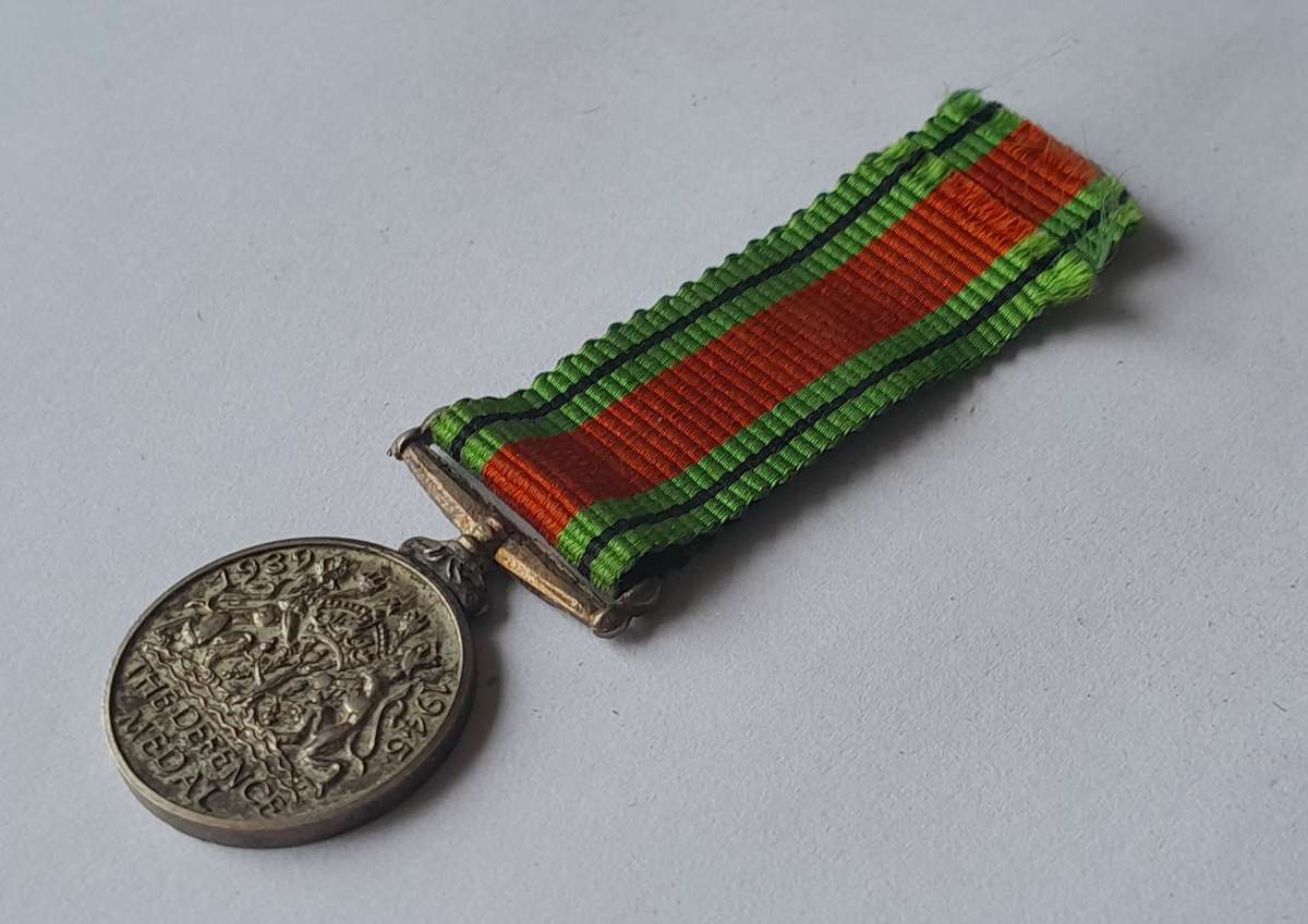 WW2  Miniature Defence Medal.