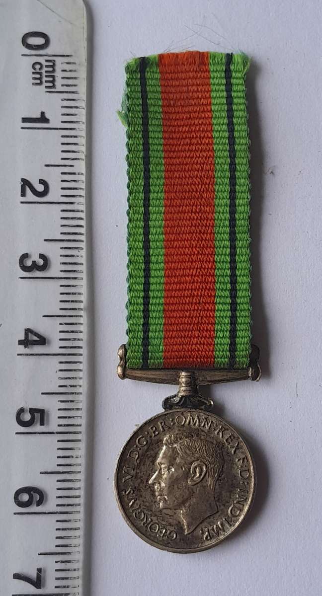 WW2  Miniature Defence Medal.