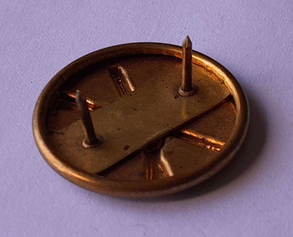 Early US Army Infantry Collar Badge.