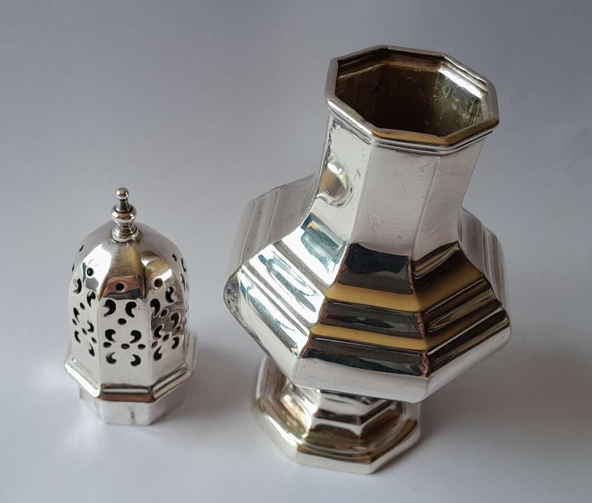 Vintage Georgian Style Silver Plate Sugar Shaker. 16cm.