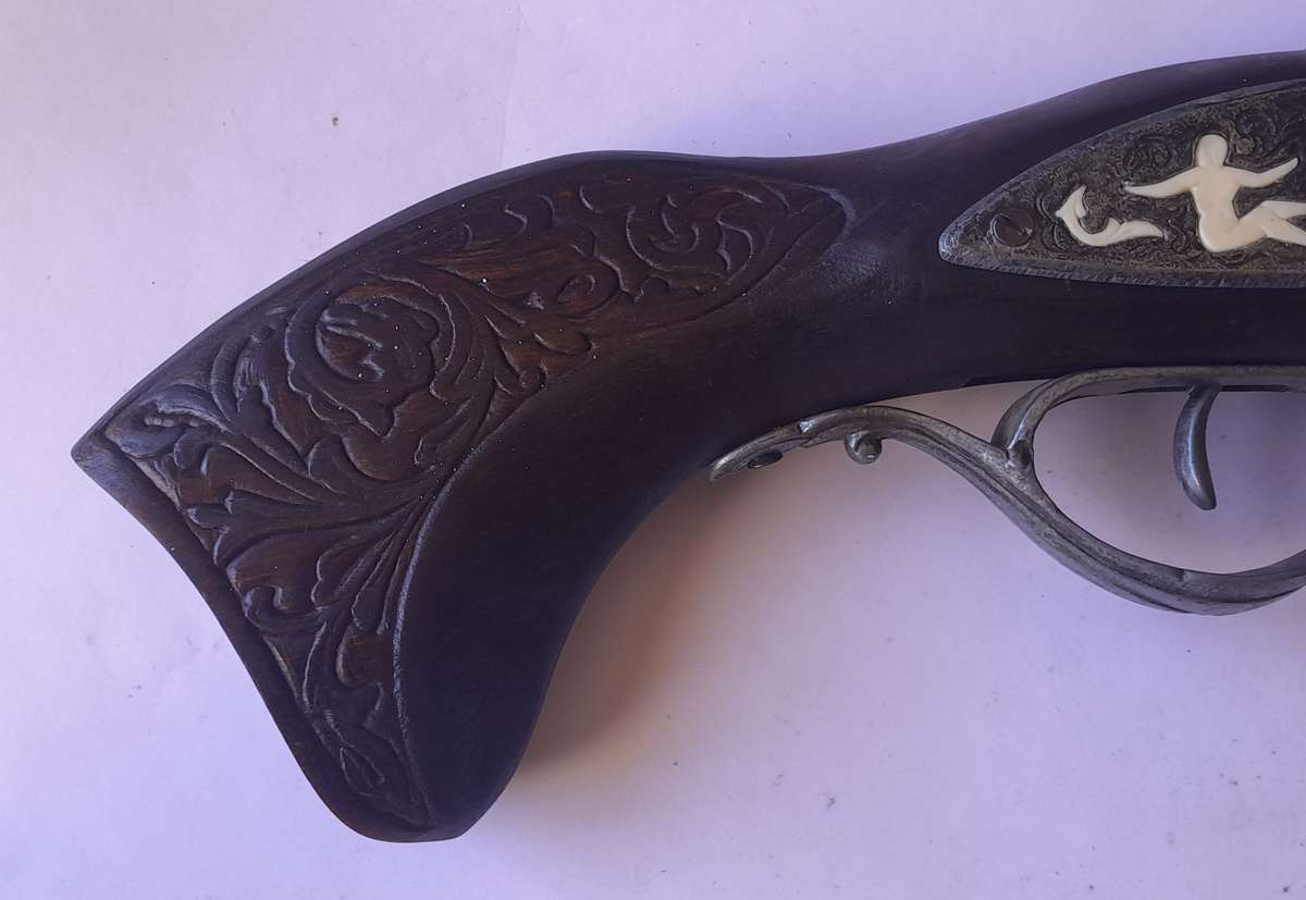 Vintage replica blunderbuss pistol with inlay and solid walnut, 40cm