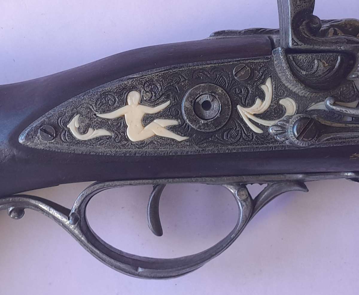 Vintage replica blunderbuss pistol with inlay and solid walnut, 40cm