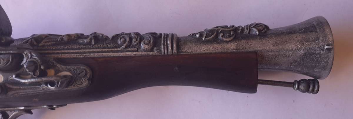 Vintage replica blunderbuss pistol with inlay and solid walnut, 40cm