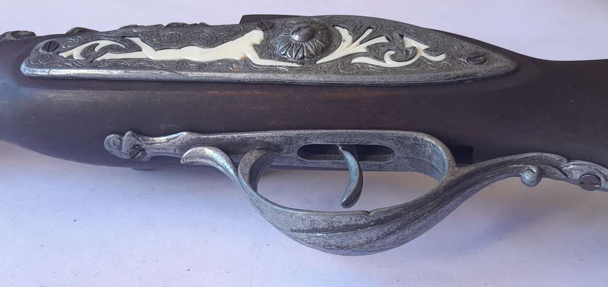 Vintage replica blunderbuss pistol with inlay and solid walnut, 40cm