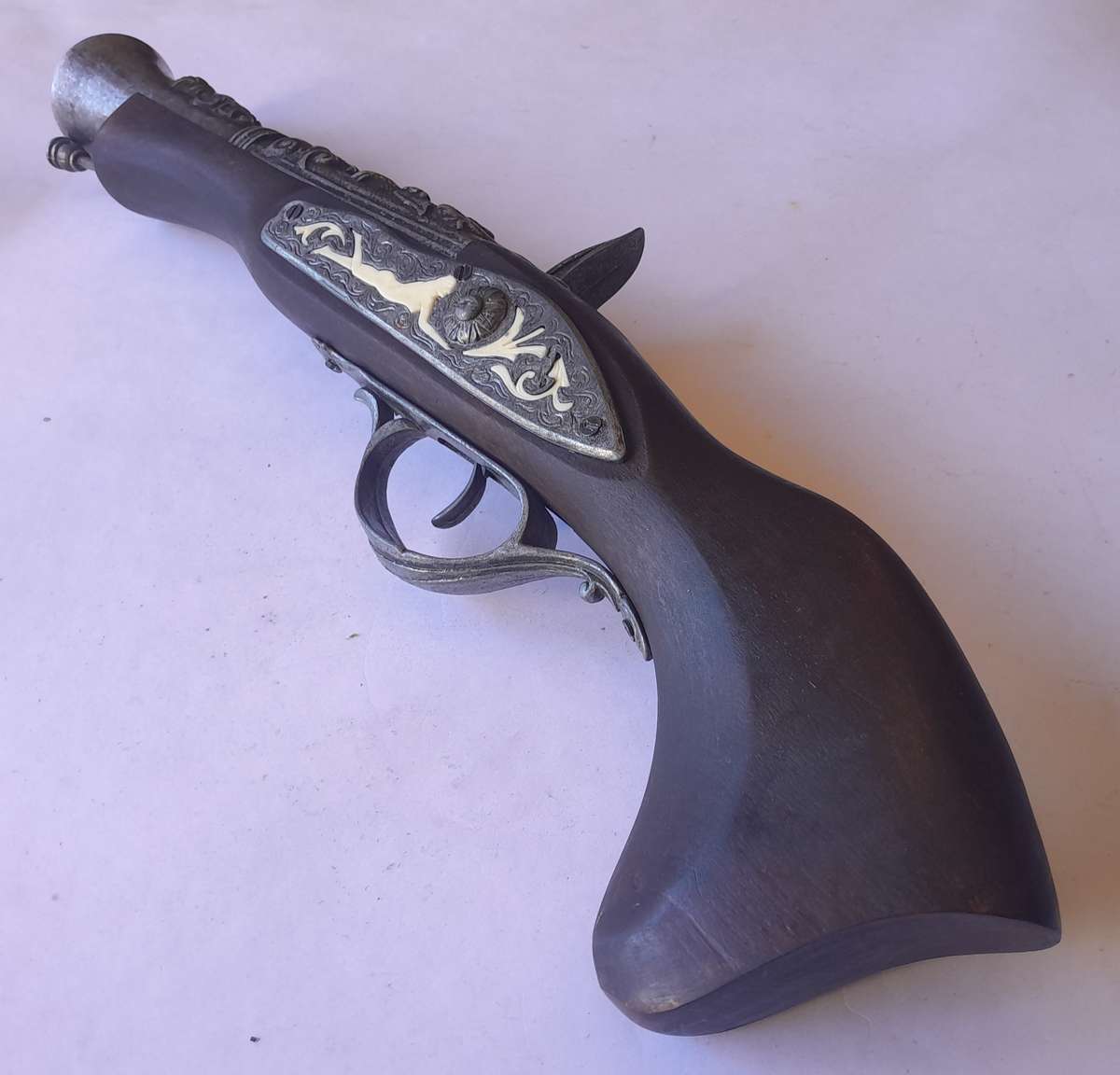 Vintage replica blunderbuss pistol with inlay and solid walnut, 40cm