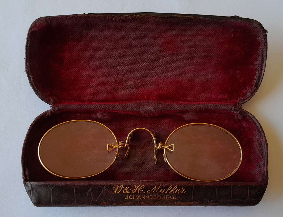 Antique Pince-Nez Eye Glasses In Original Case. V&H. Muller, JHB.
