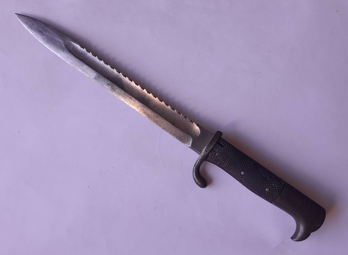 "Reserved" WW1 German South West Africa 1909 Erfurt Sawback Bayonet. Matching Numbers Scabbard.