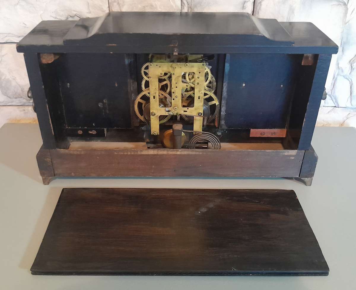 Antique Large Ingraham 8-Column Ebonized Mantel Clock. Running. 51cm.