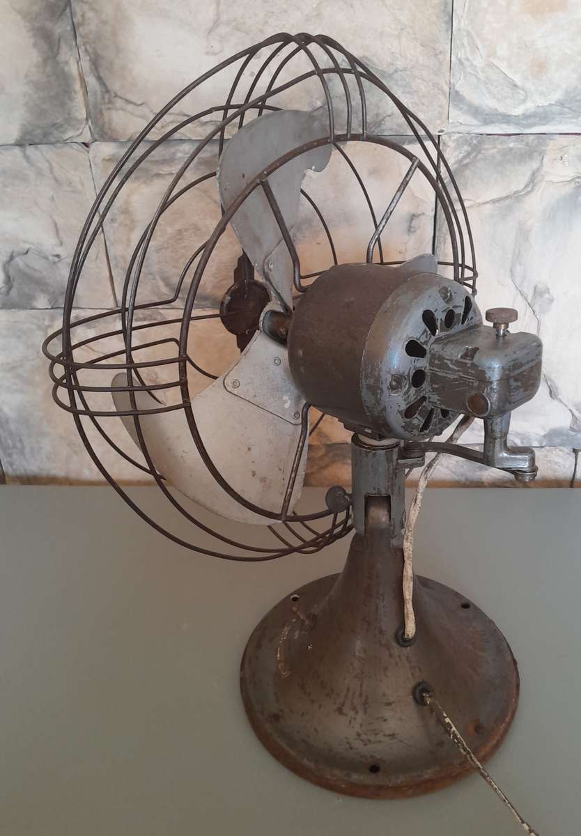 1940's General Electric Vortalex Industrial Desktop Fan. Working.