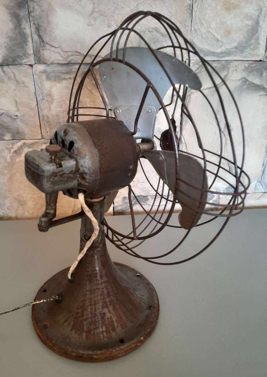 1940's General Electric Vortalex Industrial Desktop Fan. Working.