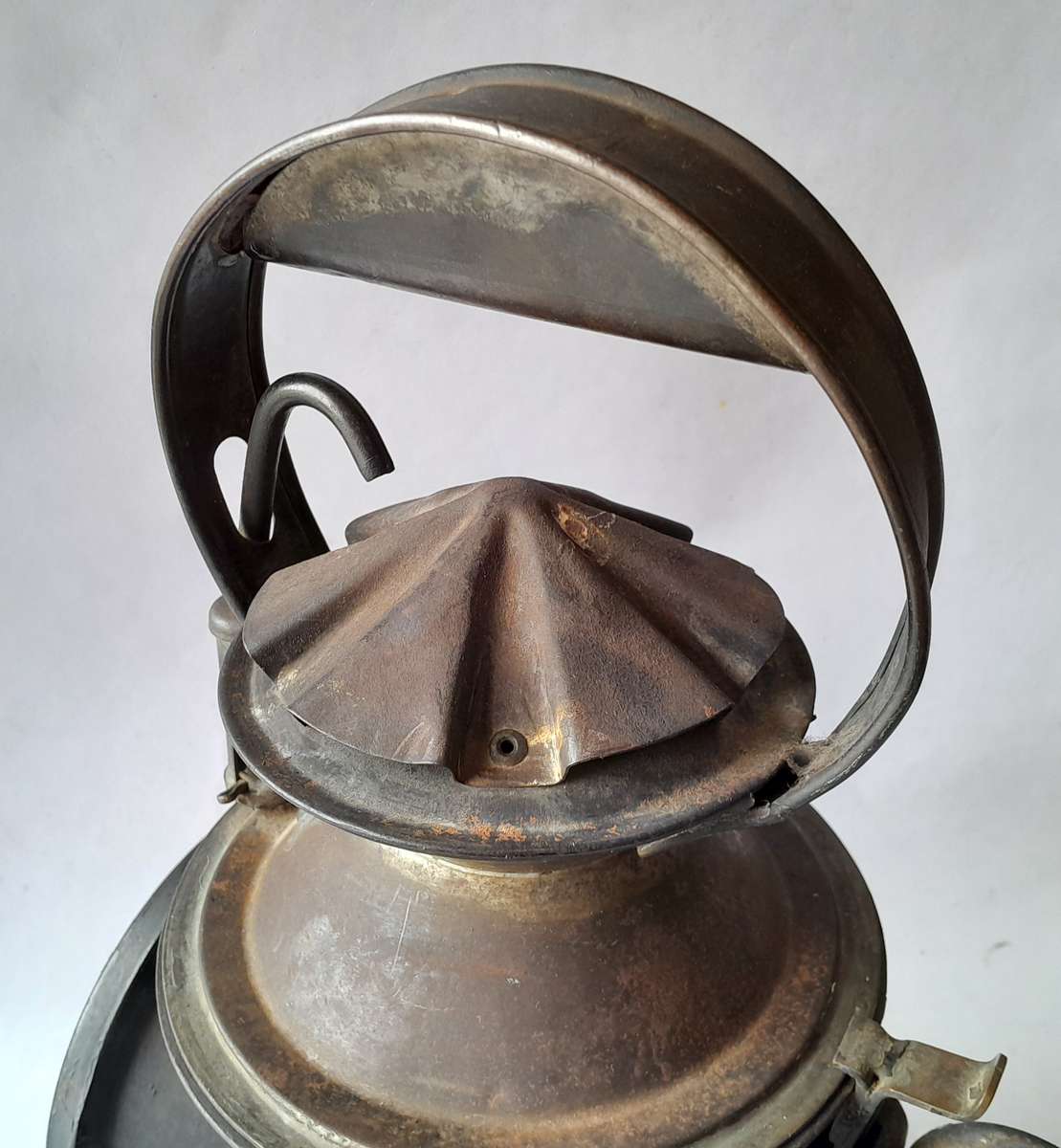 Original Complete SA Railways Tri-Colour Signal Lamp. 34cm.