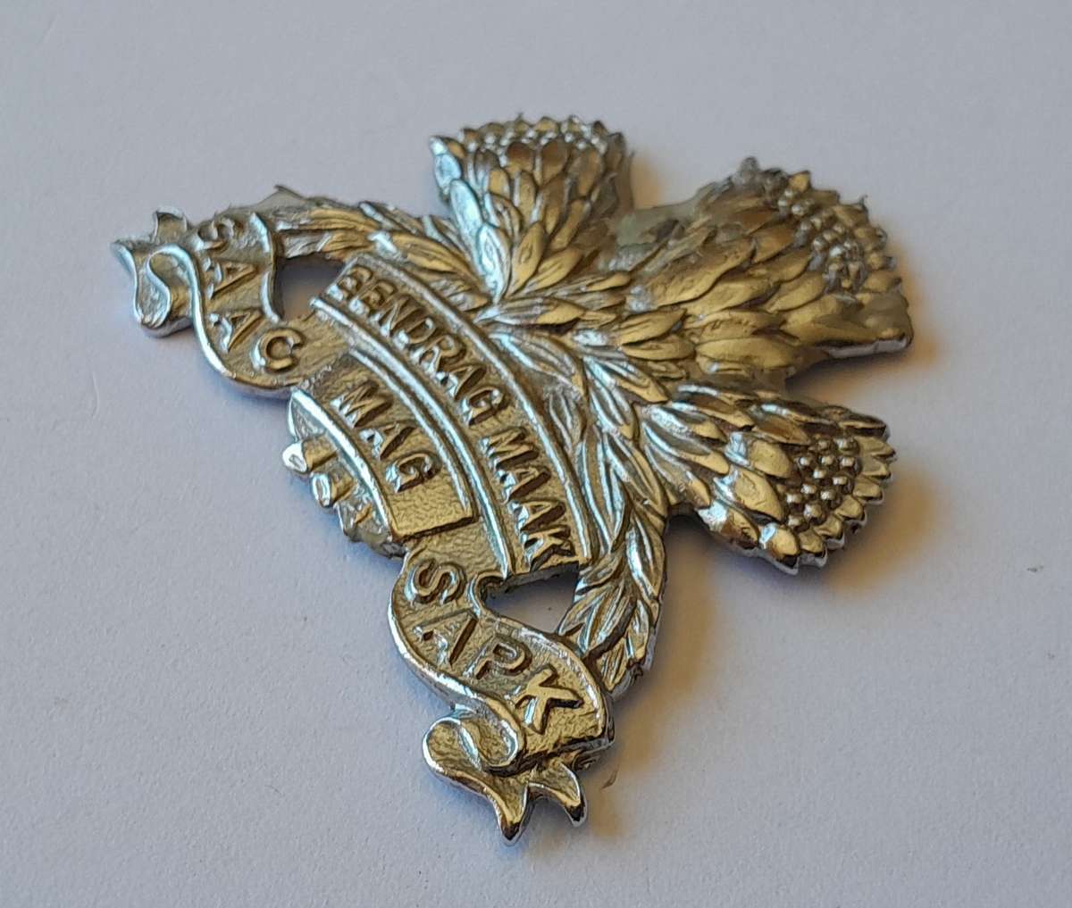 SA Armoured Corps Cap Badge.  No Lugs.