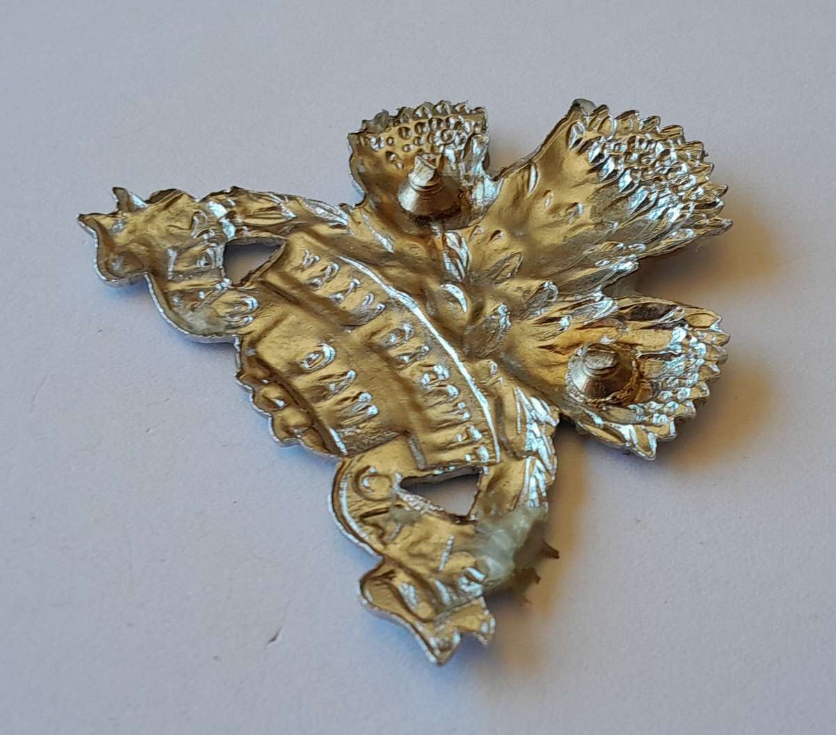 SA Armoured Corps Cap Badge.  No Lugs.