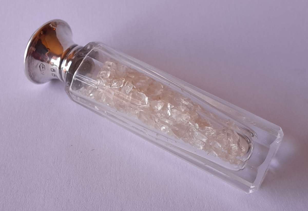 Solid Silver And Glass Smelling Salts Scent Bottle. Henry Perkins & Sons. London, 1922.