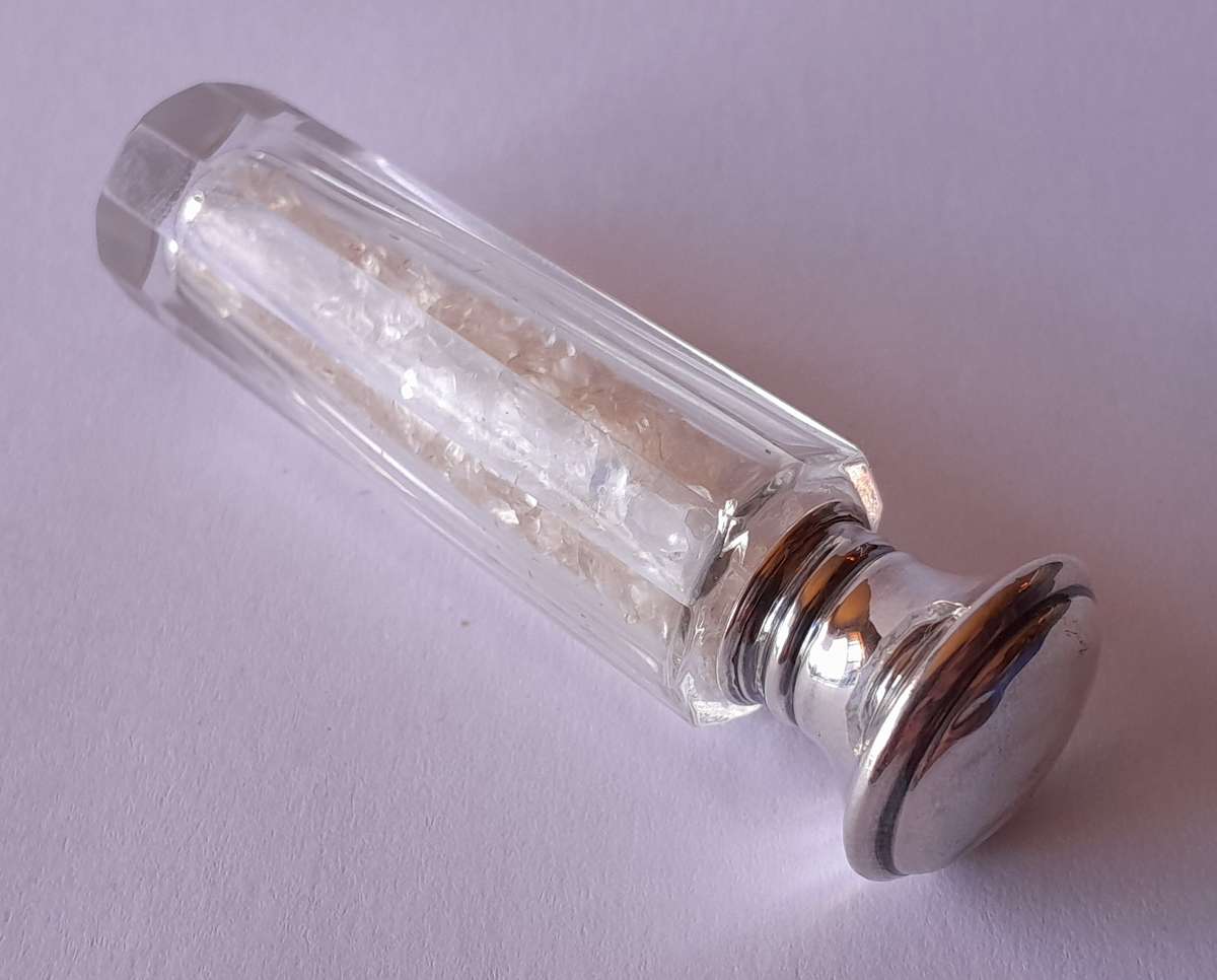 Solid Silver And Glass Smelling Salts Scent Bottle. Henry Perkins & Sons. London, 1922.