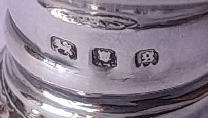 Solid Silver And Glass Smelling Salts Scent Bottle. Henry Perkins & Sons. London, 1922.