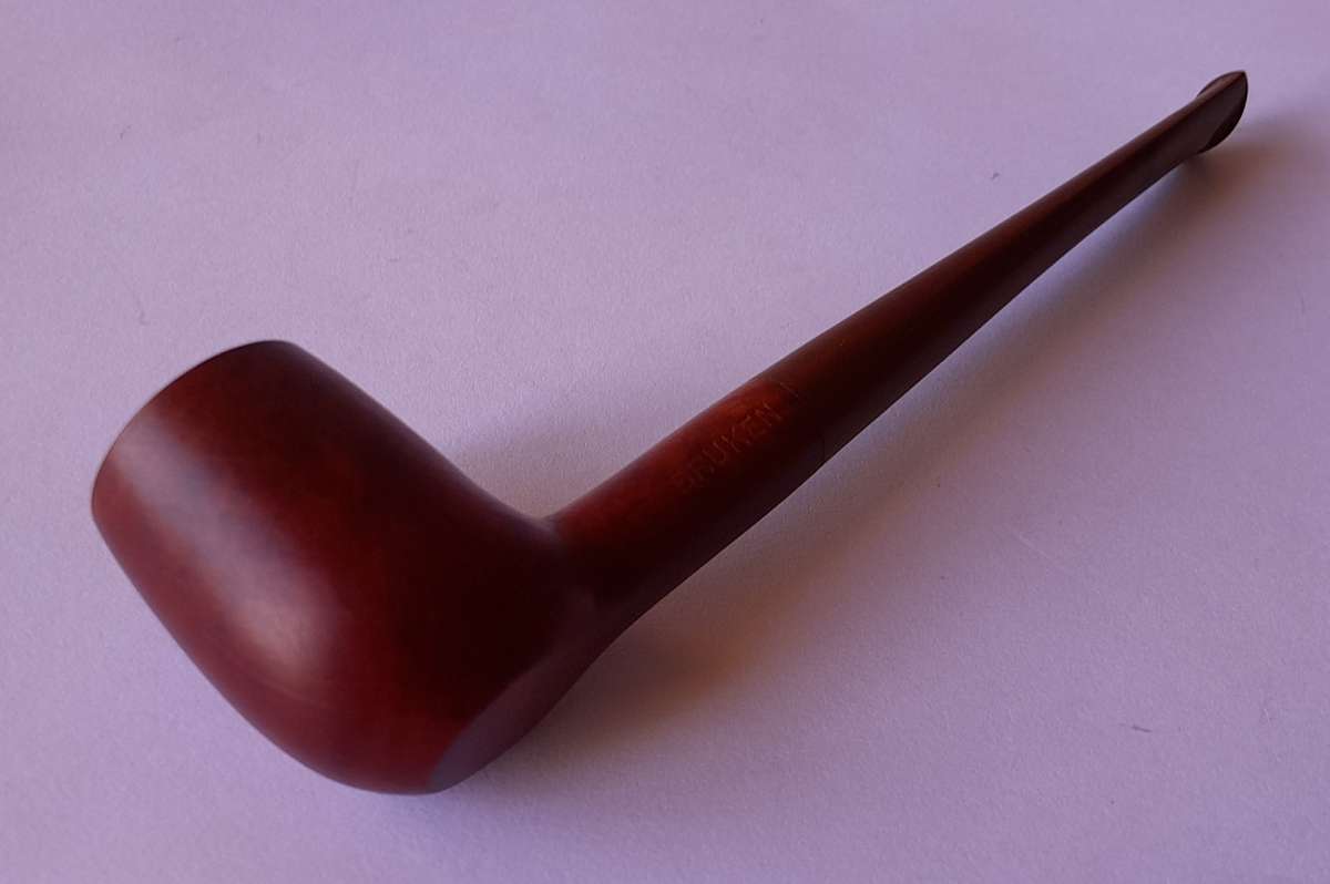 Vintage Bruken (Spain) Petite Chimney Estate Pipe