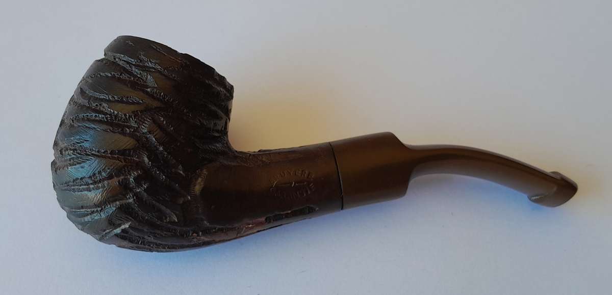 Vintage Bruyere Garantie Petite Estate Pipe.
