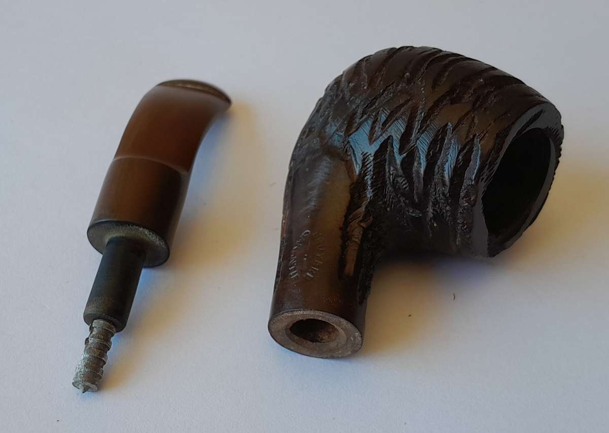 Vintage Bruyere Garantie Petite Estate Pipe.