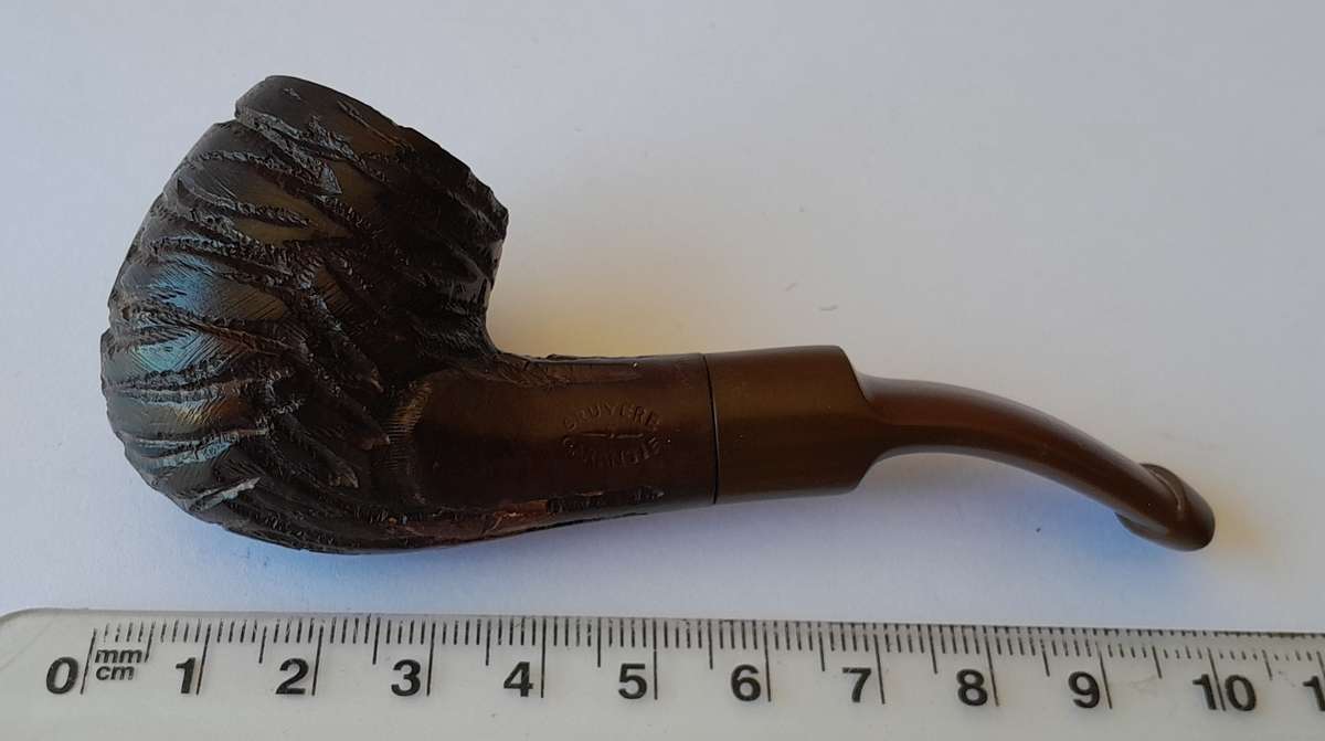 Vintage Bruyere Garantie Petite Estate Pipe.