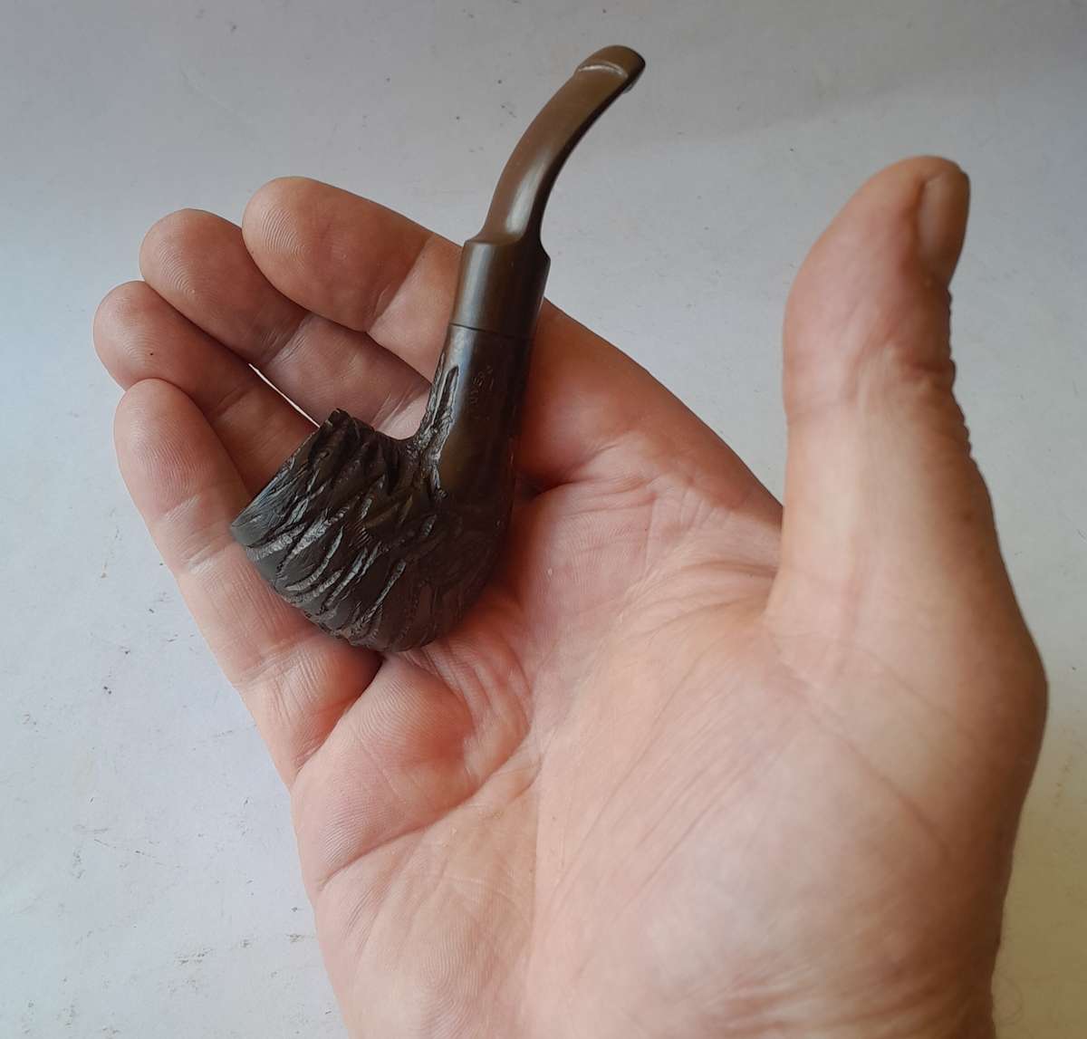 Vintage Bruyere Garantie Petite Estate Pipe.